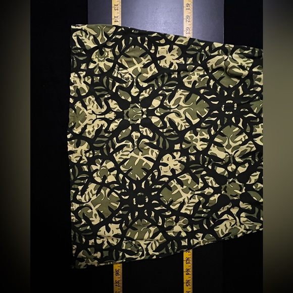 Manuhealii Green and Black Floral Dress - Picture 7 of 8